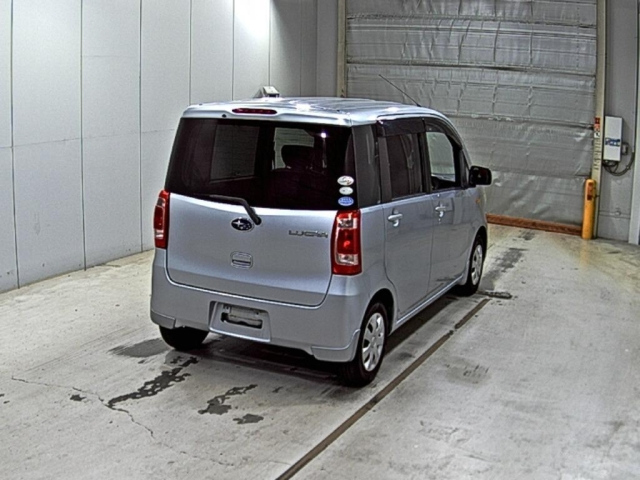 SUBARU LUCRA 2010