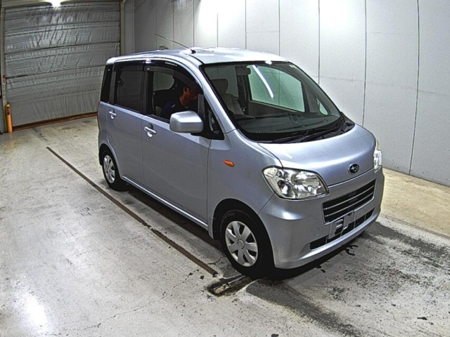 SUBARU LUCRA 2010