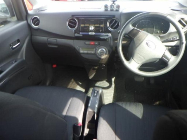 SUBARU LUCRA 2012