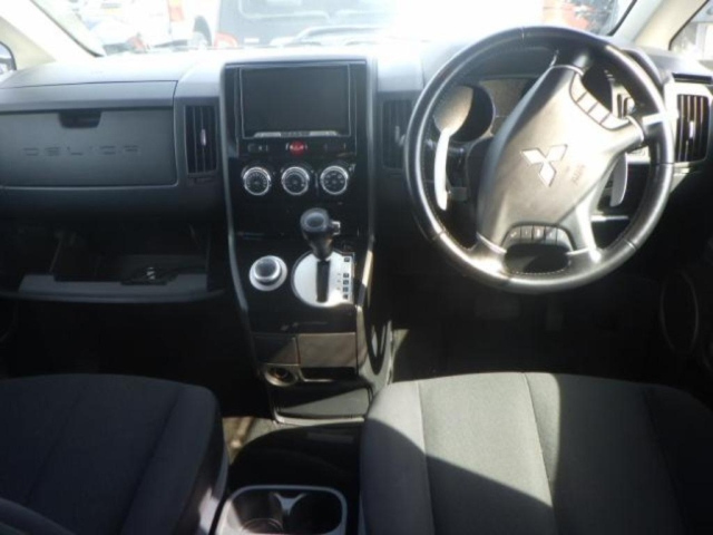 MITSUBISHI DELICA D5 2017