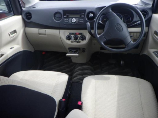 SUBARU LUCRA 2010