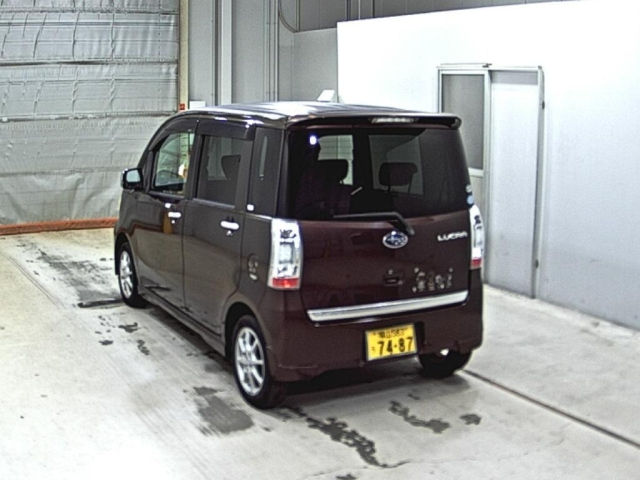 SUBARU LUCRA 2012