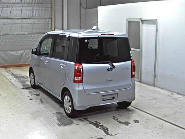 SUBARU LUCRA 2010