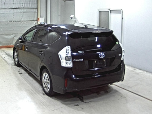 TOYOTA PRIUS ALPHA 2012