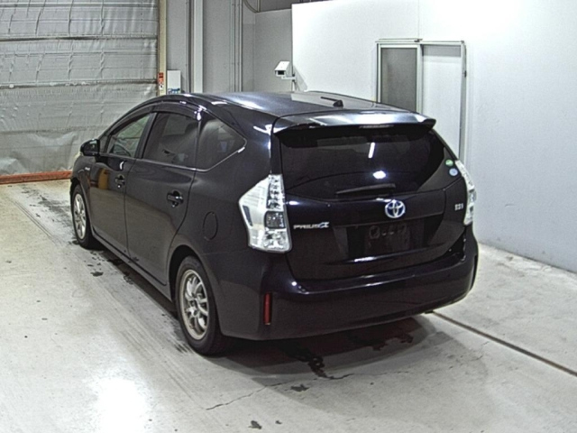 TOYOTA PRIUS ALPHA 2013