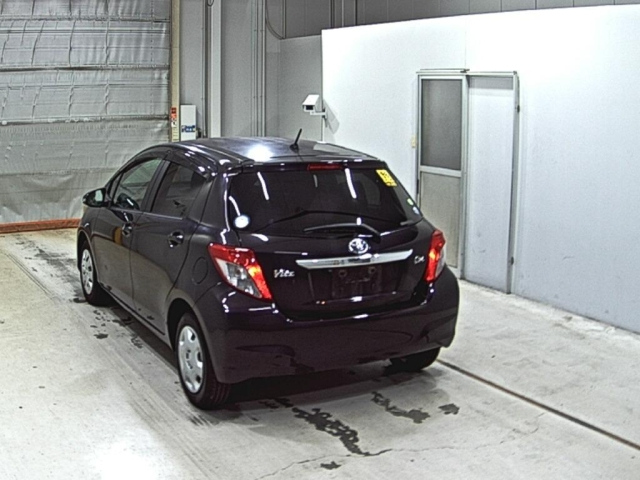 TOYOTA VITZ 2013