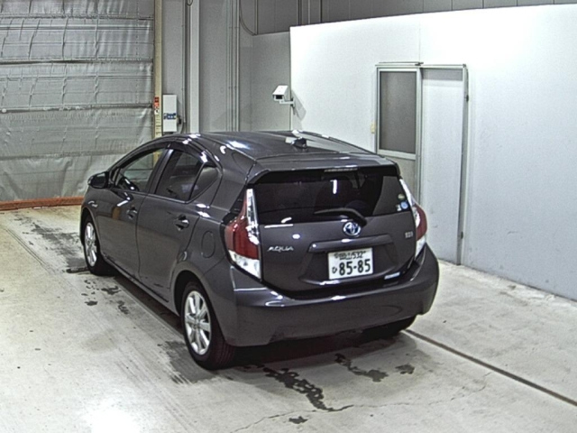 TOYOTA AQUA 2015