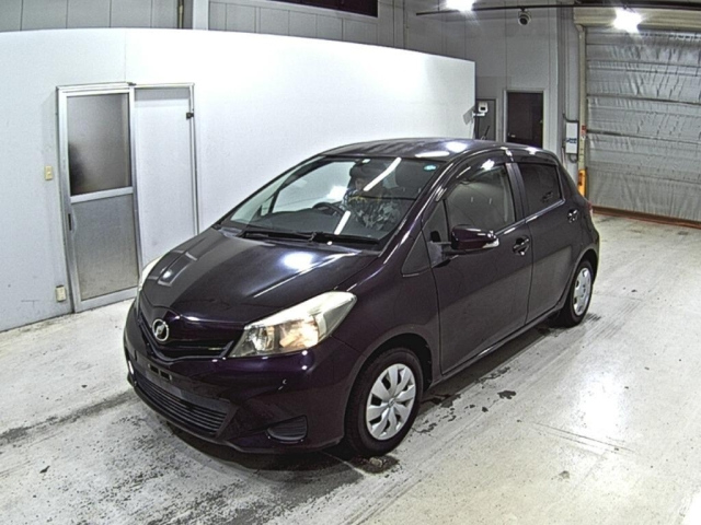 TOYOTA VITZ 2013