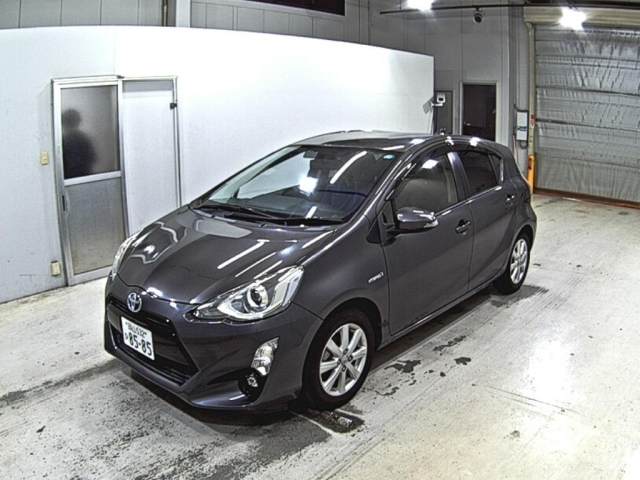 TOYOTA AQUA 2015