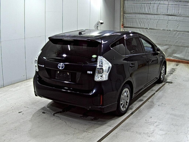 TOYOTA PRIUS ALPHA 2012