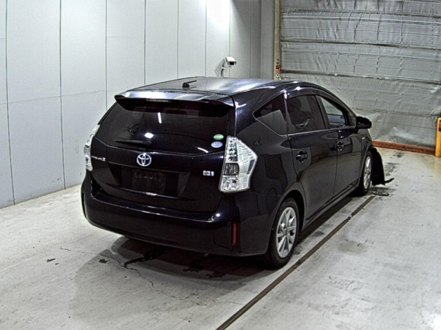 TOYOTA PRIUS ALPHA 2013