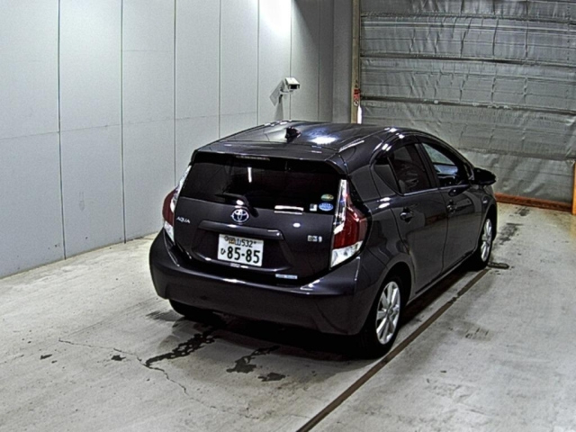 TOYOTA AQUA 2015