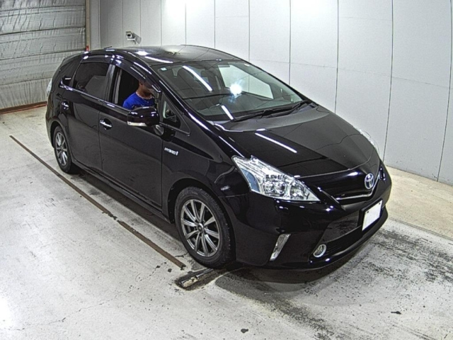 TOYOTA PRIUS ALPHA 2014