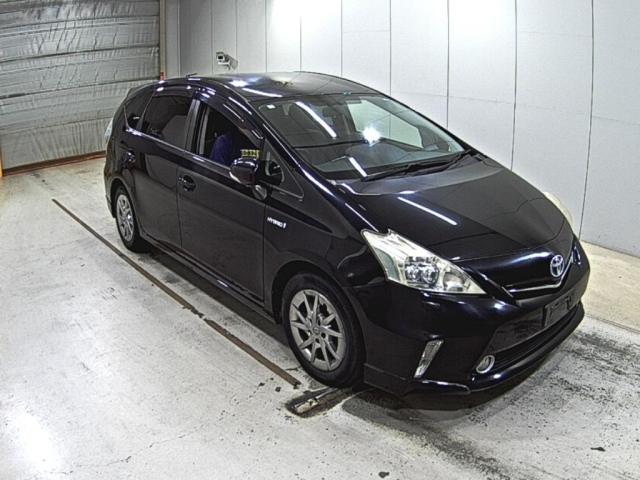 TOYOTA PRIUS ALPHA 2012