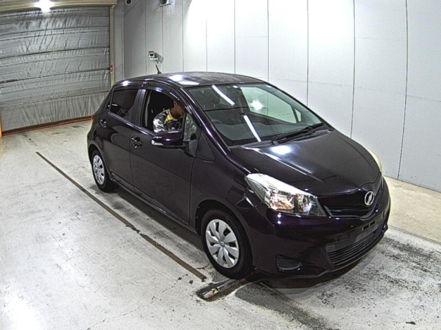 TOYOTA VITZ 2013