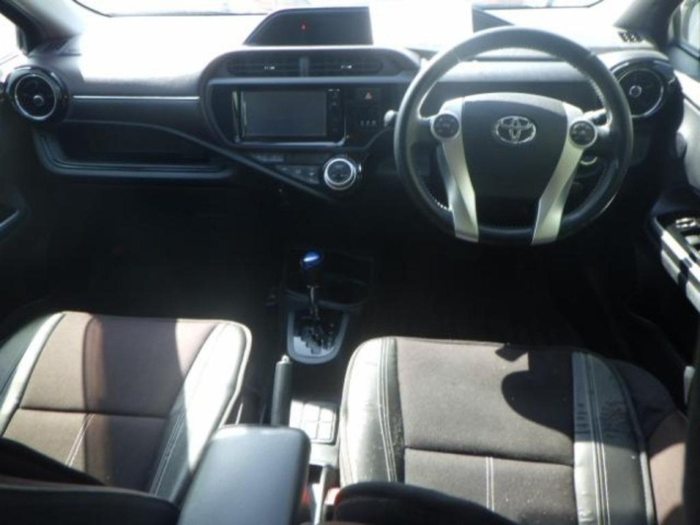 TOYOTA AQUA 2015