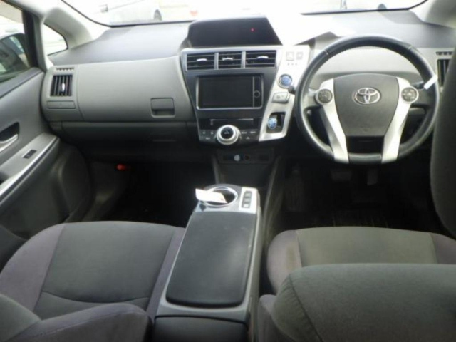 TOYOTA PRIUS ALPHA 2012