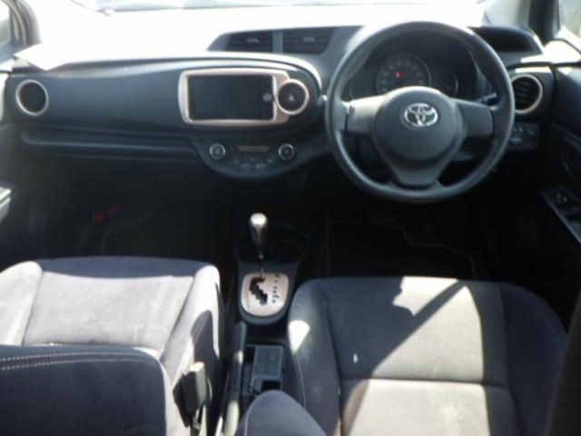 TOYOTA VITZ 2013