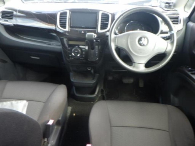 MITSUBISHI DELICA D2 2012