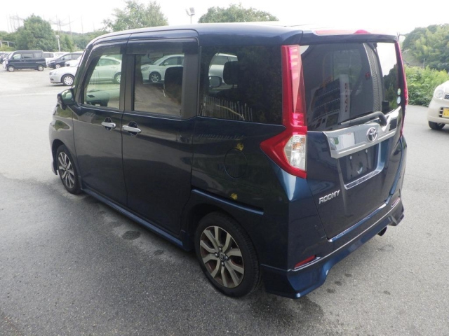 TOYOTA ROOMY 2018