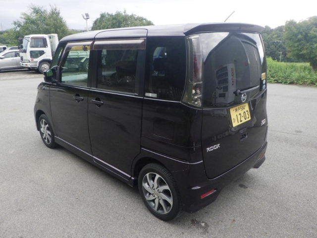 NISSAN ROOX 2011