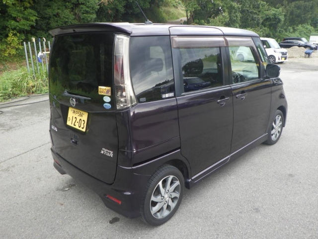 NISSAN ROOX 2011