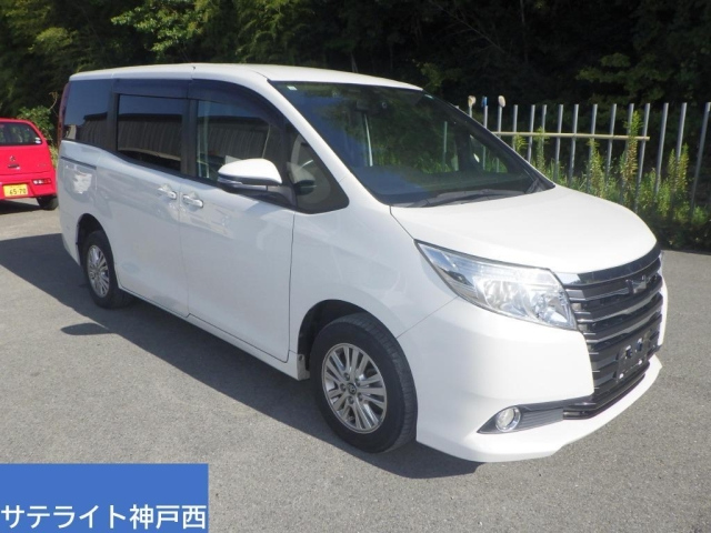 TOYOTA NOAH 2015