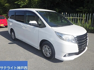 TOYOTA NOAH 2015