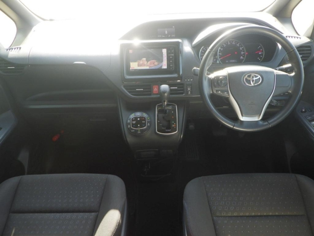 TOYOTA NOAH 2015
