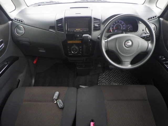 NISSAN ROOX 2011