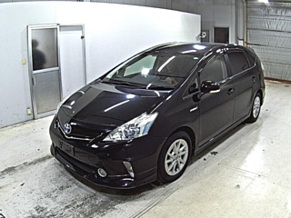 TOYOTA PRIUS ALPHA 2013