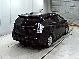 TOYOTA PRIUS ALPHA 2013