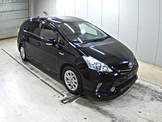 TOYOTA PRIUS ALPHA 2013