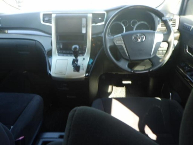 TOYOTA VELLFIRE 2011