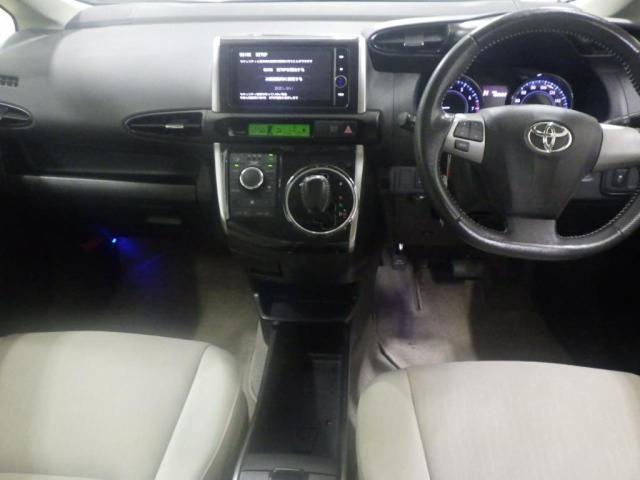 TOYOTA WISH 2012