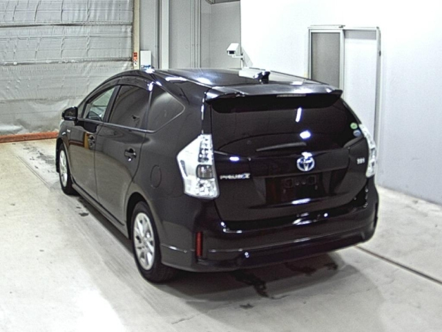 TOYOTA PRIUS ALPHA 2013