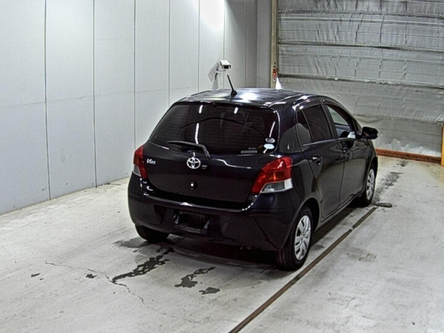 TOYOTA VITZ 2010