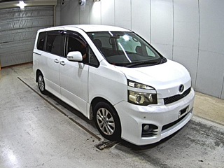 TOYOTA VOXY 2010
