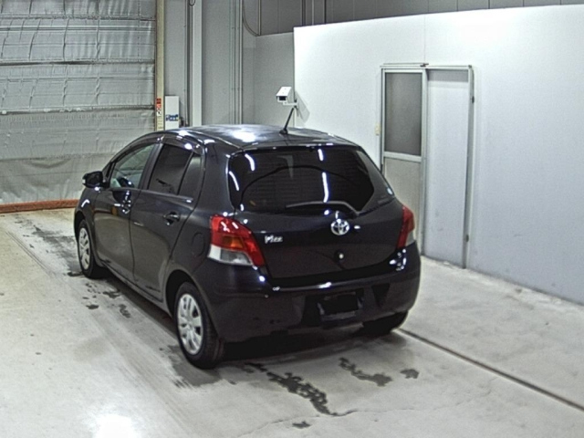 TOYOTA VITZ 2010
