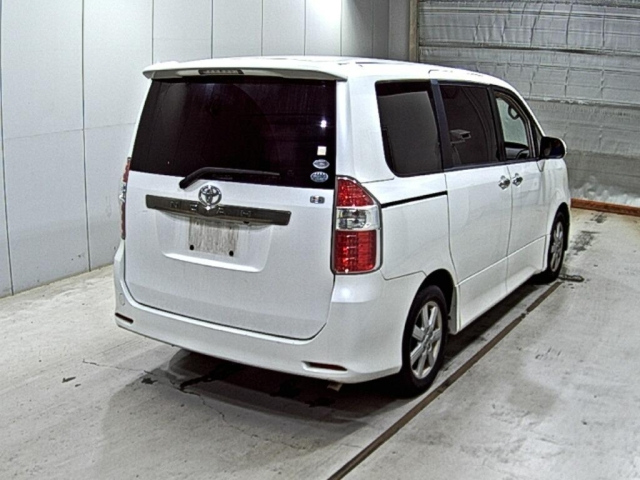 TOYOTA NOAH 2008