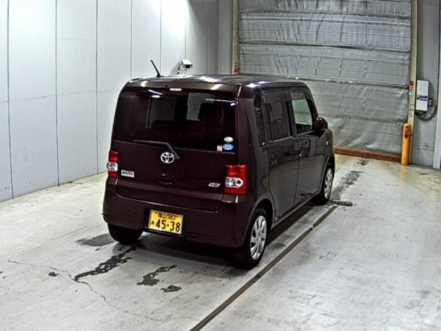 TOYOTA PIXIS SPACE 2011