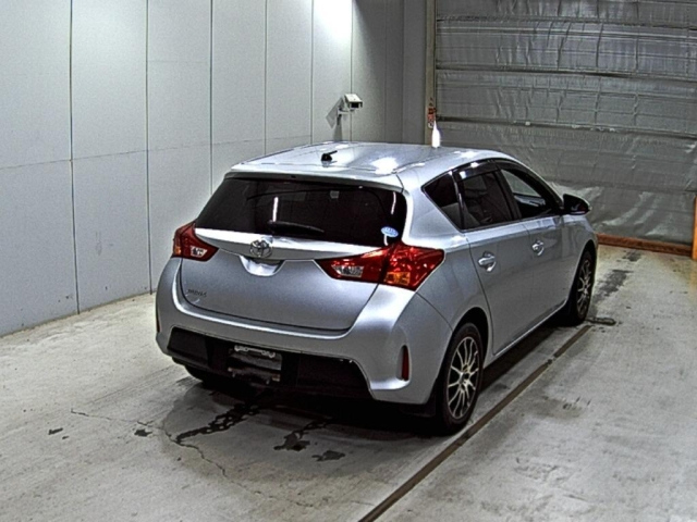 TOYOTA AURIS 2012