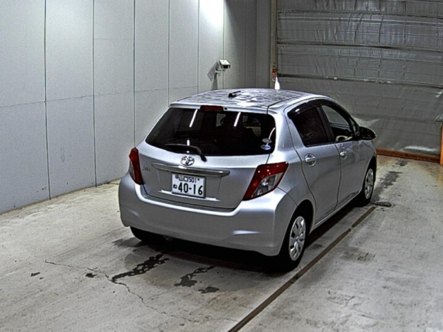 TOYOTA VITZ 2011