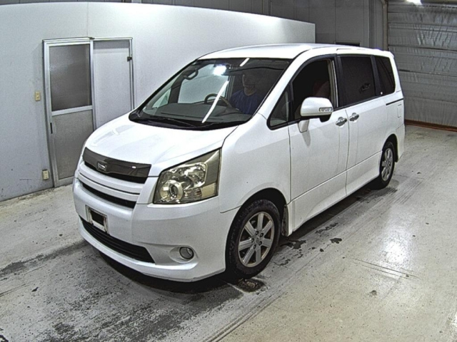 TOYOTA NOAH 2008