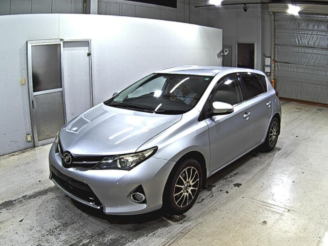 TOYOTA AURIS 2012