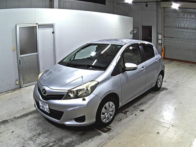 TOYOTA VITZ 2011