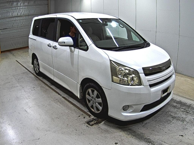 TOYOTA NOAH 2008