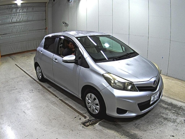 TOYOTA VITZ 2011