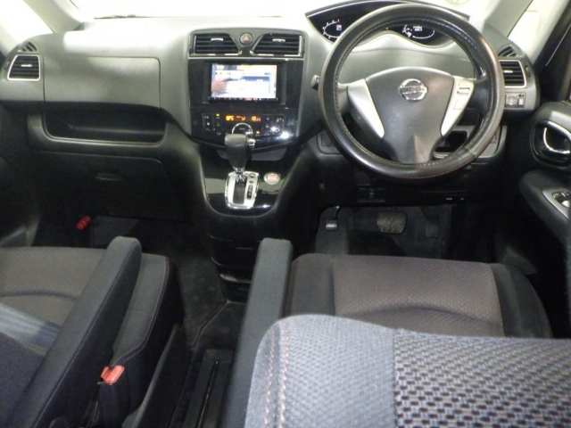 NISSAN SERENA 2011