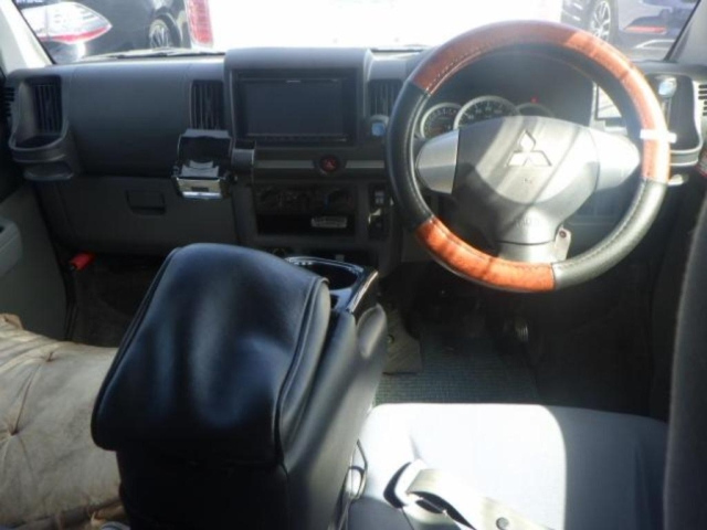 MITSUBISHI MINICAB VAN 2012